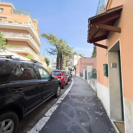 Indipendente Su Due Livelli * Рим
